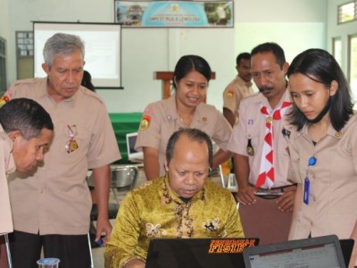 DISKUSI KELOMPOK KELAS IX BERSAMA PAK SUDAYAT 