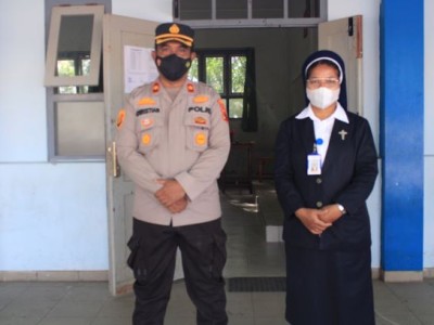 Sr. Kepala Sekolah dan Pembina Upacara