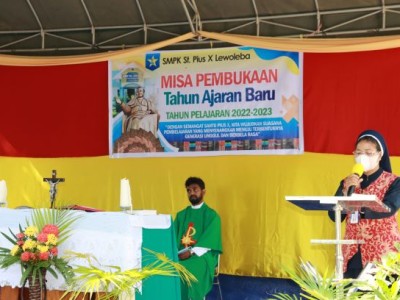 Pater Anil dan Sr. Mary Grace