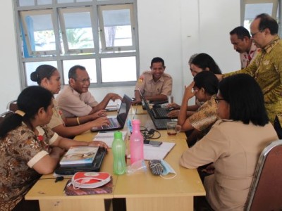 DISKUSI KELOMPOK KELAS IX BERSAMA PAK SUDAYAT 
